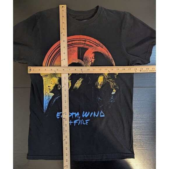 Earth Wind & Fire 2022 Tour T-Shirt Graphic Print Women's Small - Picture 5 of 5